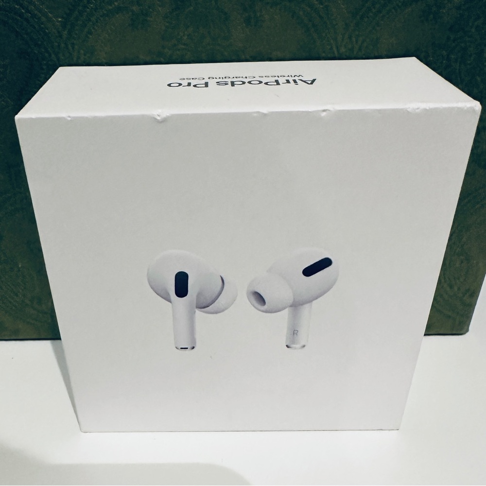 Apple AirPods Pro with Charging Case